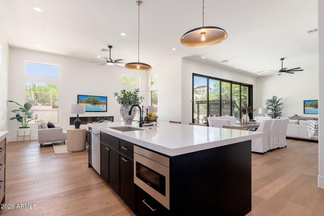 11552 E DESERT HOLLY Drive, Scottsdale, AZ 85255