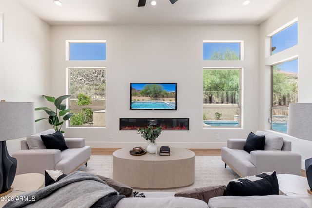11552 E DESERT HOLLY Drive, Scottsdale, AZ 85255