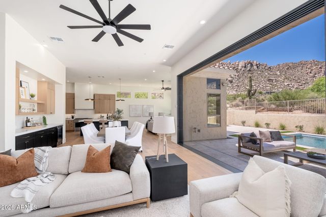 11552 E DESERT HOLLY Drive, Scottsdale, AZ 85255