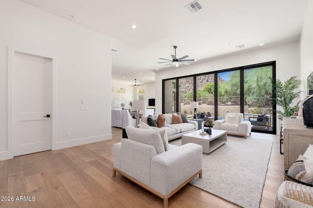 11552 E DESERT HOLLY Drive, Scottsdale, AZ 85255