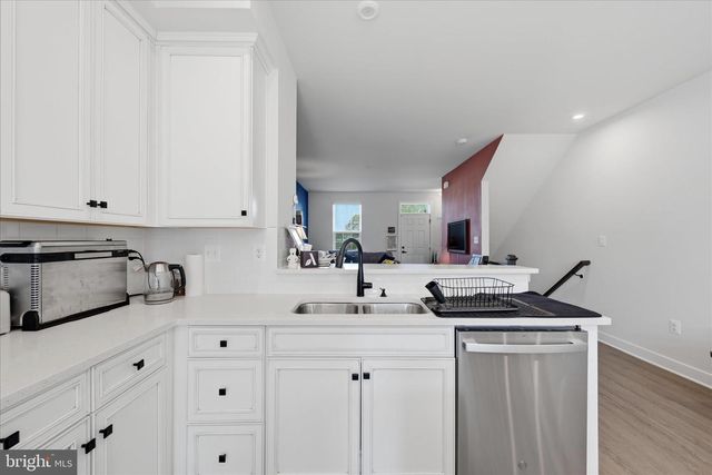 2027 TRACK CIR, Fredericksburg, VA 22401