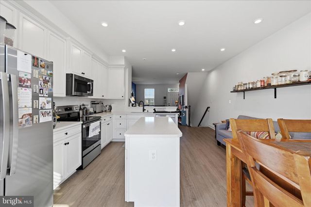2027 TRACK CIR, Fredericksburg, VA 22401