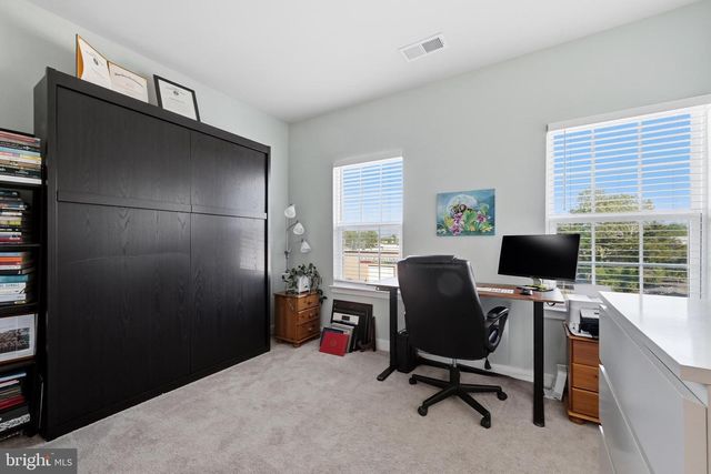 2027 TRACK CIR, Fredericksburg, VA 22401