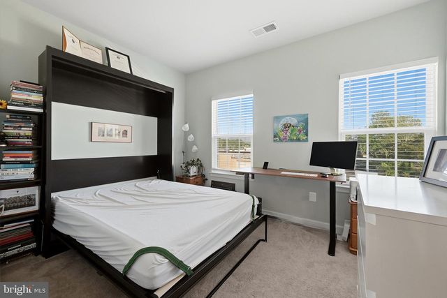 2027 TRACK CIR, Fredericksburg, VA 22401