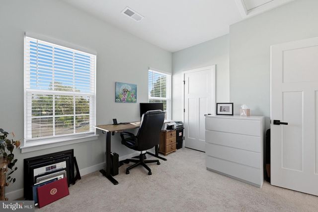 2027 TRACK CIR, Fredericksburg, VA 22401