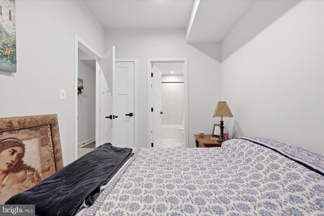 2027 TRACK CIR, Fredericksburg, VA 22401