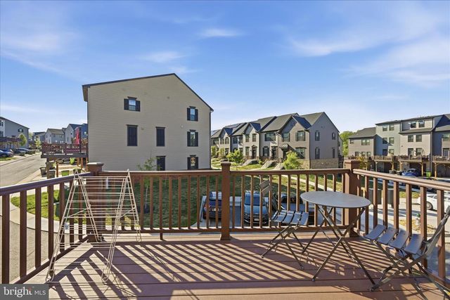 2027 TRACK CIR, Fredericksburg, VA 22401