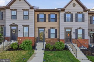 2027 TRACK CIR, Fredericksburg, VA 22401
