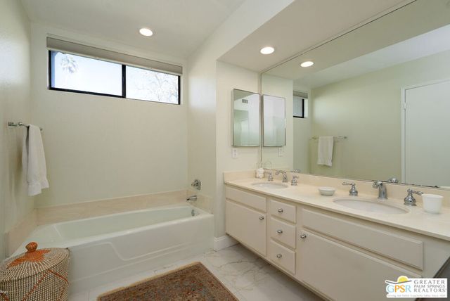 1142 E La Jolla Road, Palm Springs, CA 92264