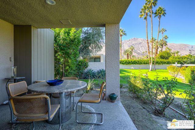 1142 E La Jolla Road, Palm Springs, CA 92264