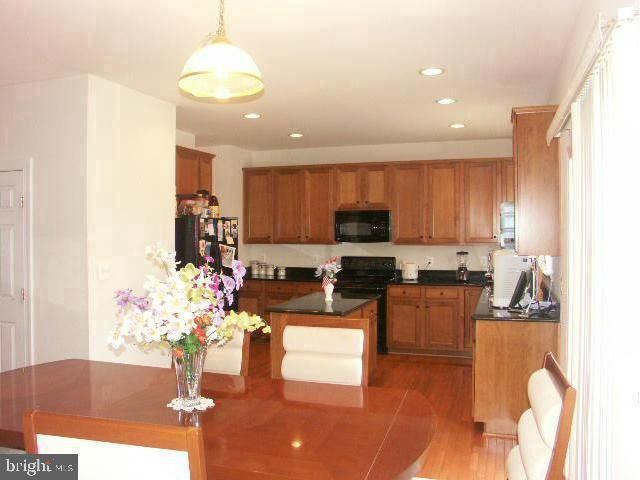 18486 QUANTICO GATEWAY DR, Triangle, VA 22172