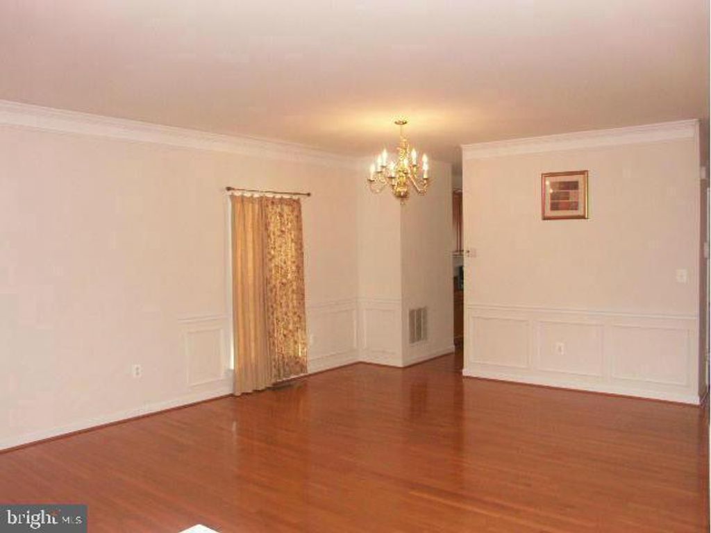18486 QUANTICO GATEWAY DR, Triangle, VA 22172