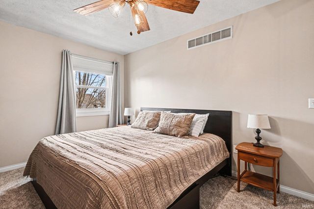 52742 Silver Fox Trail, South Bend, IN 46628