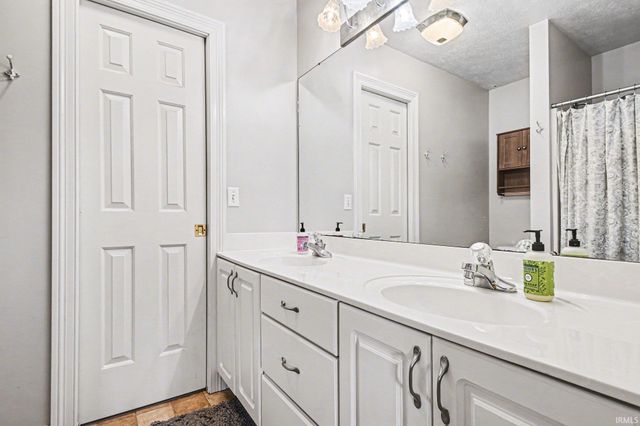 52742 Silver Fox Trail, South Bend, IN 46628