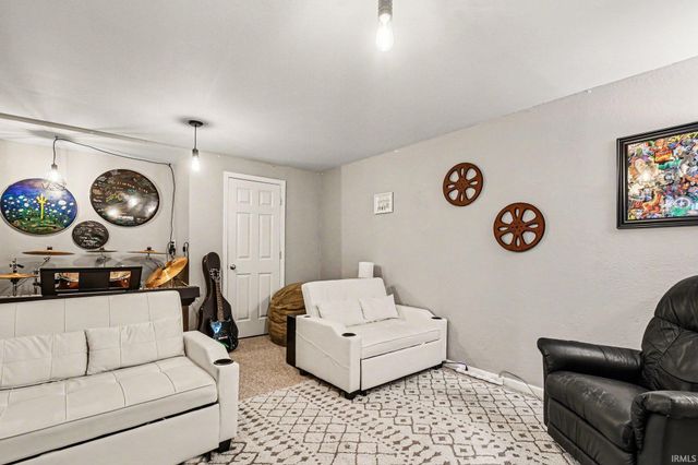 52742 Silver Fox Trail, South Bend, IN 46628