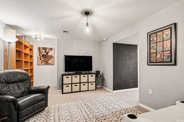 52742 Silver Fox Trail, South Bend, IN 46628