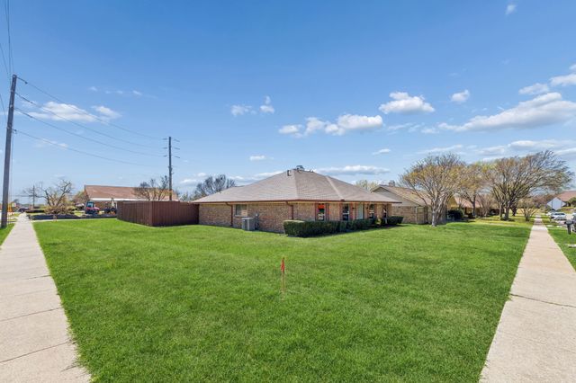 1718 Paxton Drive, Carrollton, TX 75007