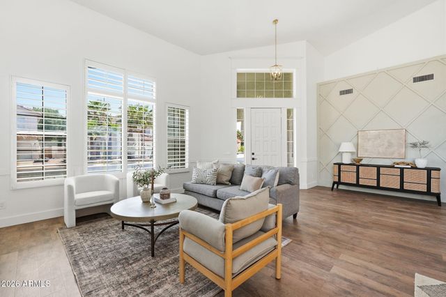 5840 W CHARTER OAK Road, Glendale, AZ 85304