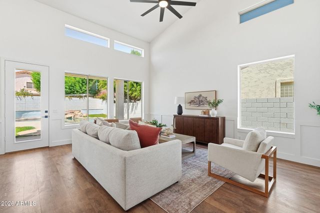 5840 W CHARTER OAK Road, Glendale, AZ 85304