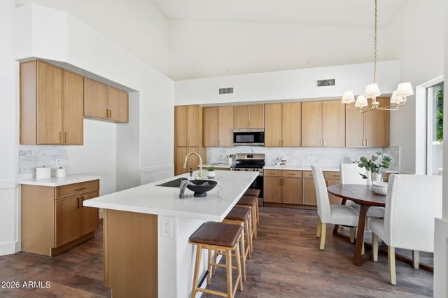 5840 W CHARTER OAK Road, Glendale, AZ 85304