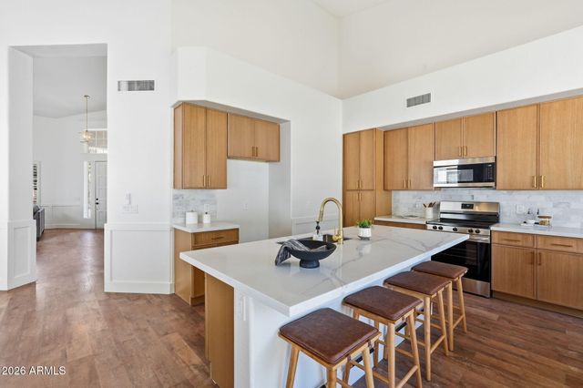 5840 W CHARTER OAK Road, Glendale, AZ 85304