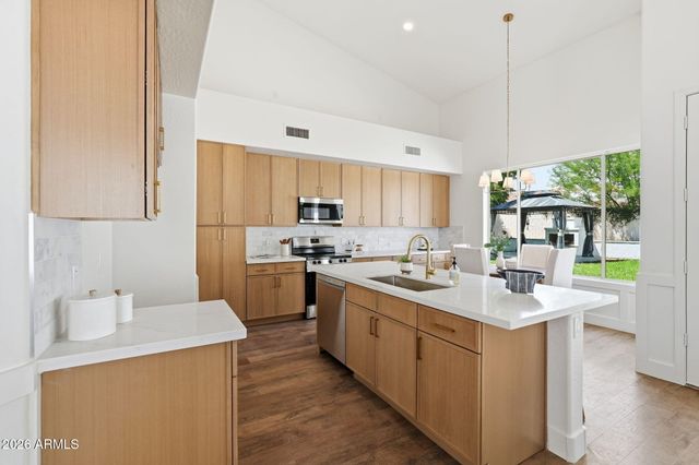 5840 W CHARTER OAK Road, Glendale, AZ 85304