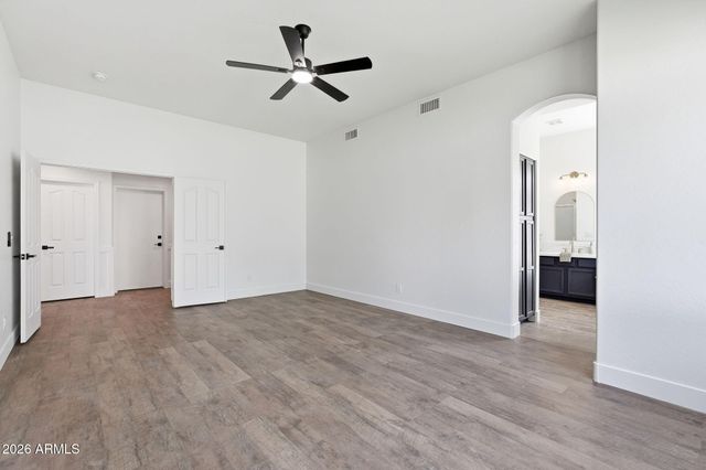 5840 W CHARTER OAK Road, Glendale, AZ 85304