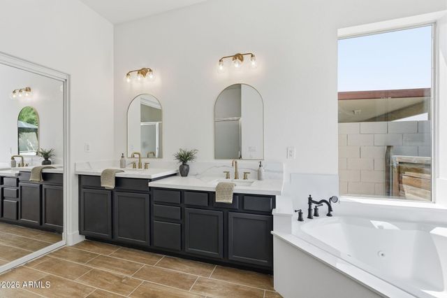 5840 W CHARTER OAK Road, Glendale, AZ 85304