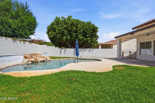 5840 W CHARTER OAK Road, Glendale, AZ 85304