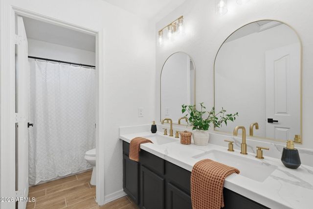 5840 W CHARTER OAK Road, Glendale, AZ 85304