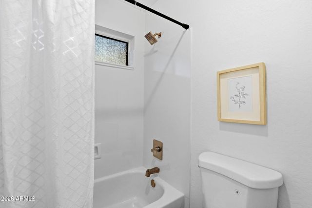 5840 W CHARTER OAK Road, Glendale, AZ 85304