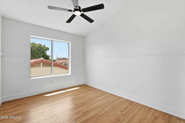 5840 W CHARTER OAK Road, Glendale, AZ 85304