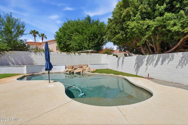 5840 W CHARTER OAK Road, Glendale, AZ 85304