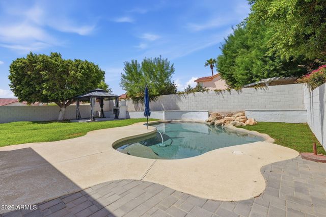5840 W CHARTER OAK Road, Glendale, AZ 85304