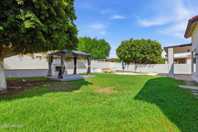5840 W CHARTER OAK Road, Glendale, AZ 85304