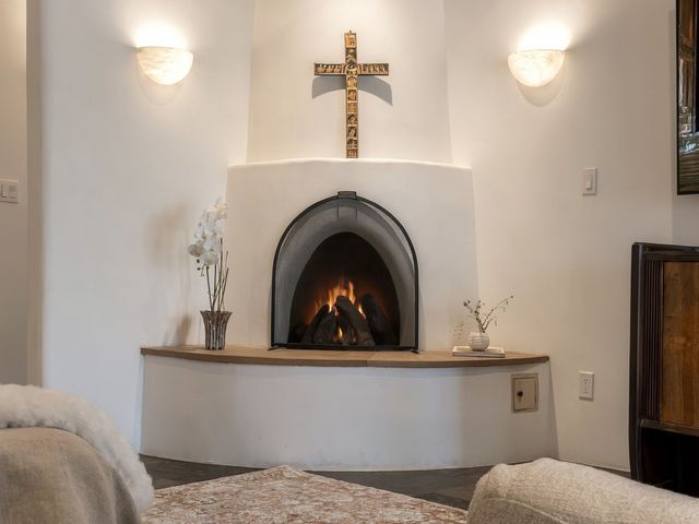 1212 Camino De Cruz Blanca, Santa Fe, NM 87505