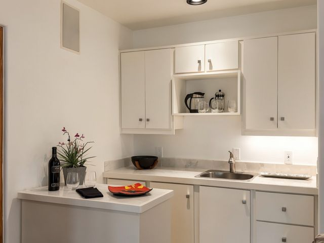 1212 Camino De Cruz Blanca, Santa Fe, NM 87505