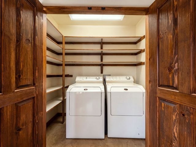 1212 Camino De Cruz Blanca, Santa Fe, NM 87505