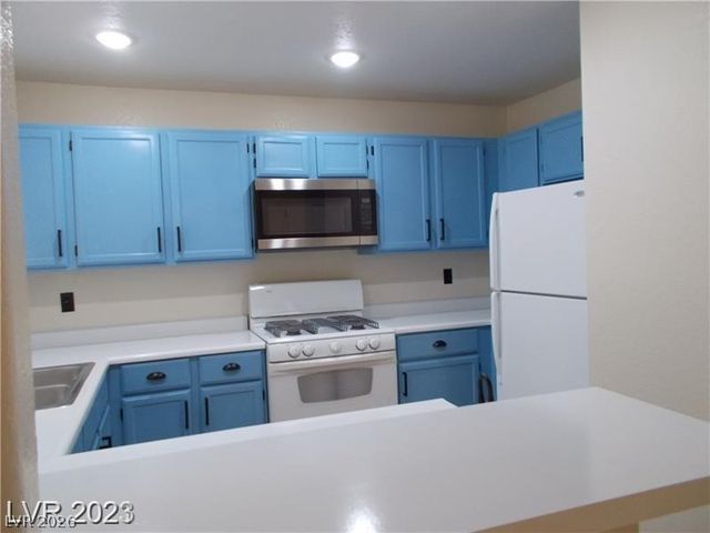 5062 South Rainbow Boulevard 203, Las Vegas, NV 89118