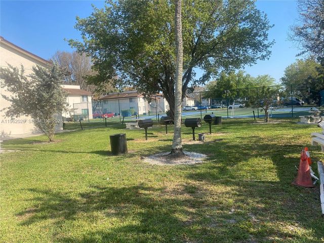 335 W Laurel Dr 1M, Margate, FL 33063