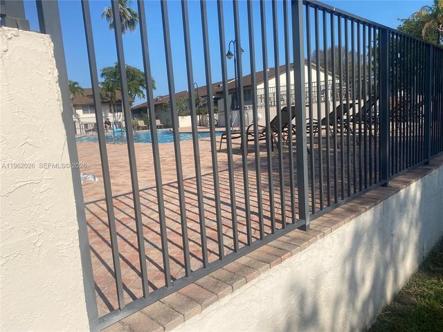 335 W Laurel Dr 1M, Margate, FL 33063