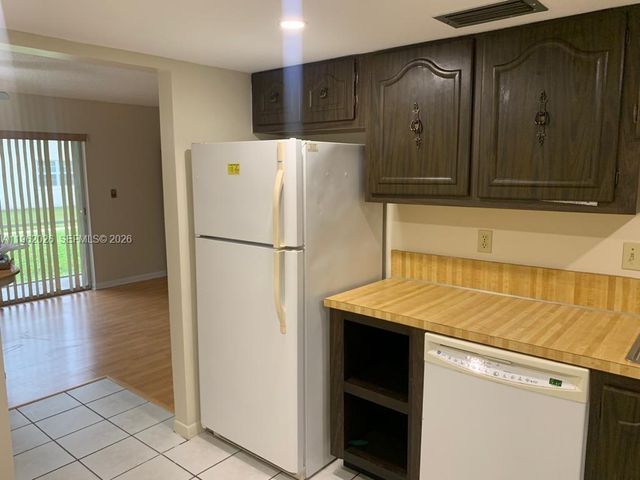 335 W Laurel Dr 1M, Margate, FL 33063