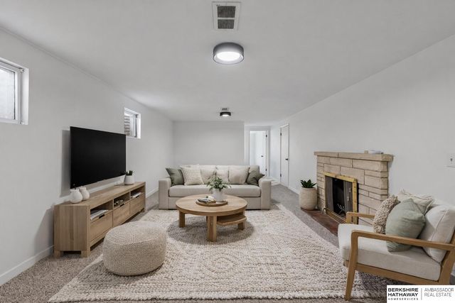 1112 S 93 Avenue, Omaha, NE 68124