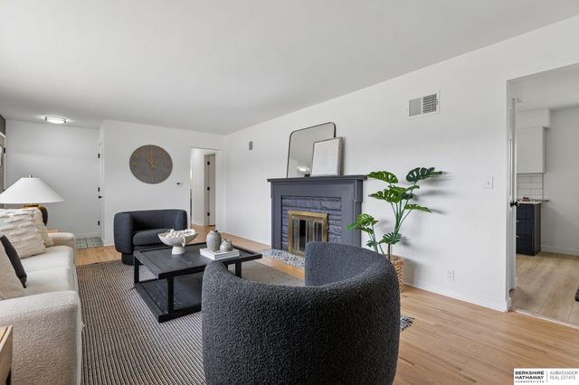 1112 S 93 Avenue, Omaha, NE 68124