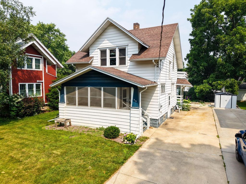 919 1st Street NW, Rochester, MN 55901