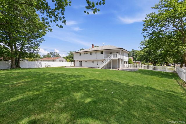 15 Arleigh Road, East Northport, NY 11731