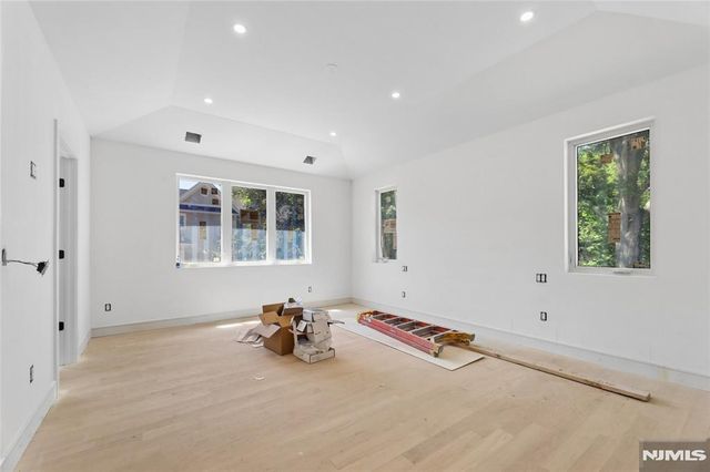 70 Carleton Road, Cresskill, NJ 07626