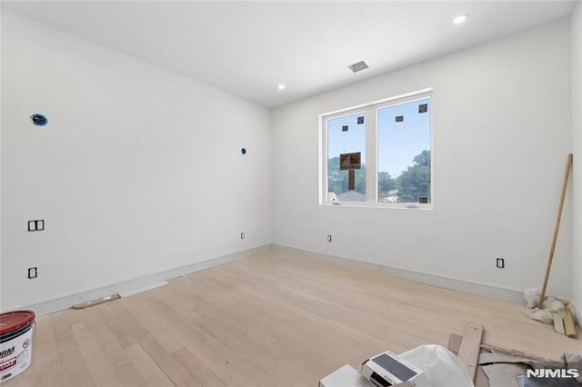 70 Carleton Road, Cresskill, NJ 07626