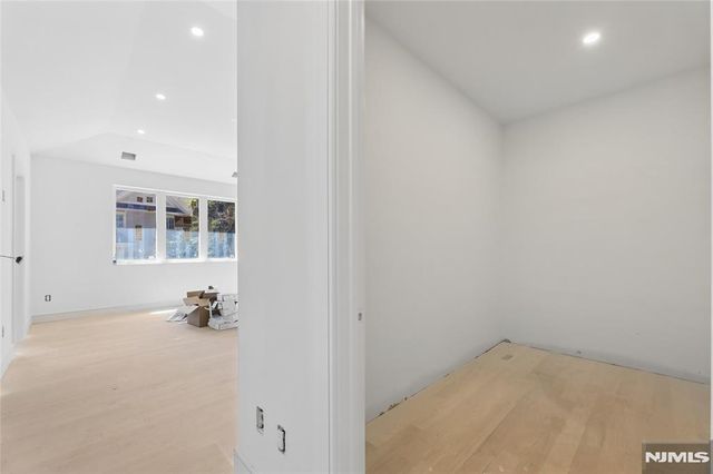 70 Carleton Road, Cresskill, NJ 07626