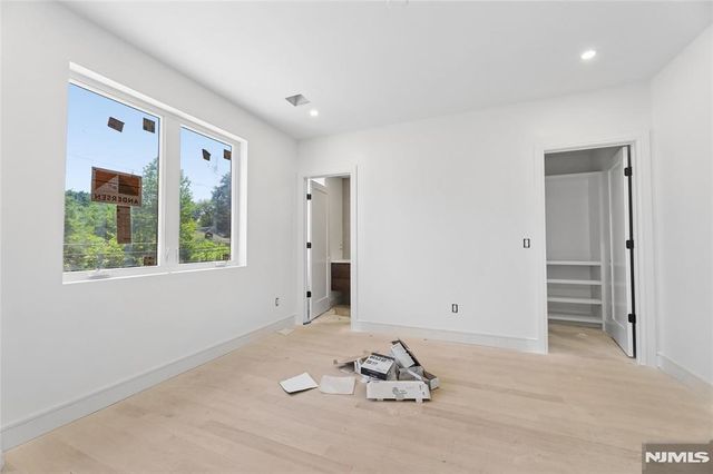 70 Carleton Road, Cresskill, NJ 07626